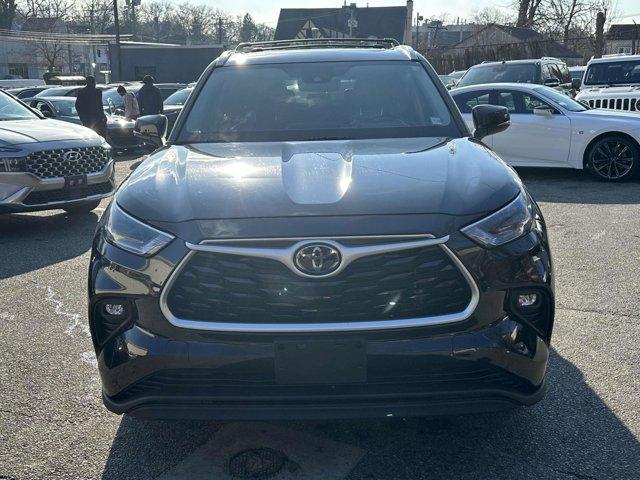 used 2022 Toyota Highlander car, priced at $31,800