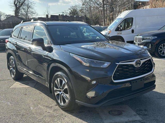 used 2022 Toyota Highlander car, priced at $31,800