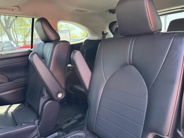 used 2022 Toyota Highlander car, priced at $29,480