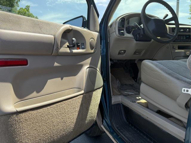 used 1998 GMC Safari car, priced at $4,700