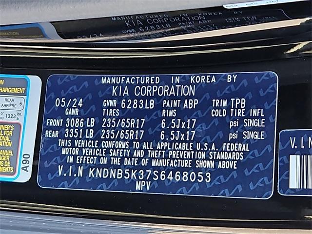 new 2025 Kia Carnival car, priced at $40,730