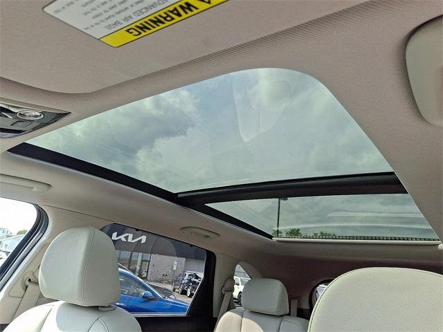 used 2023 Kia Sorento Plug-In Hybrid car, priced at $35,231