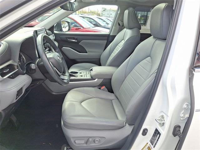 used 2022 Toyota Highlander car, priced at $38,626