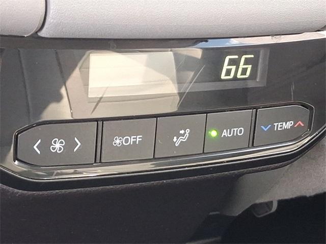 used 2022 Toyota Highlander car, priced at $38,626