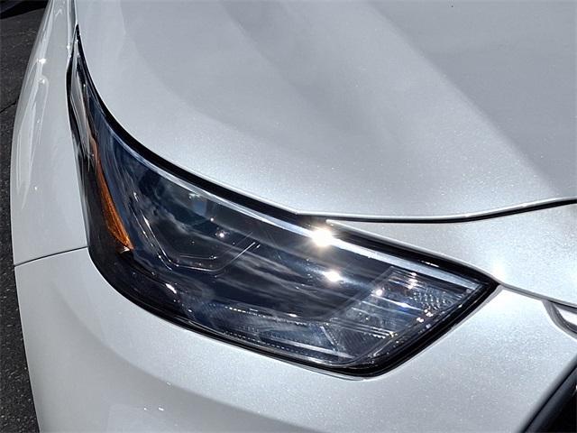 used 2022 Toyota Highlander car, priced at $38,626
