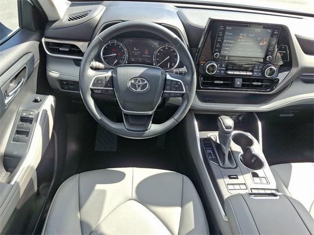 used 2022 Toyota Highlander car, priced at $38,626