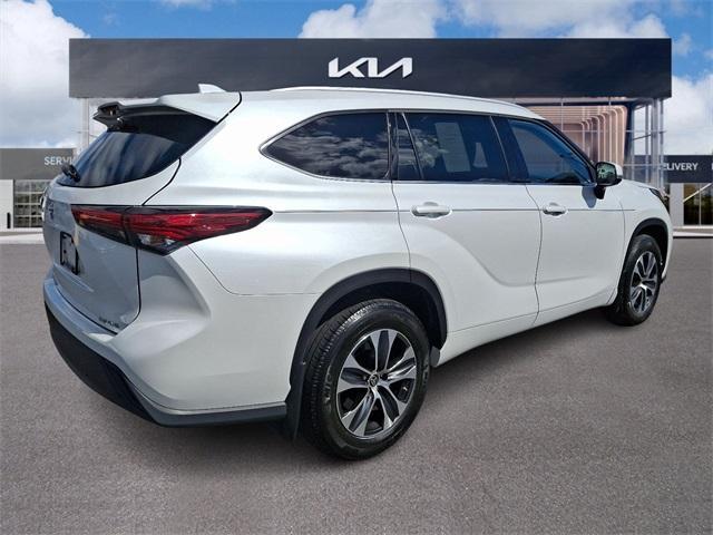 used 2022 Toyota Highlander car, priced at $38,626