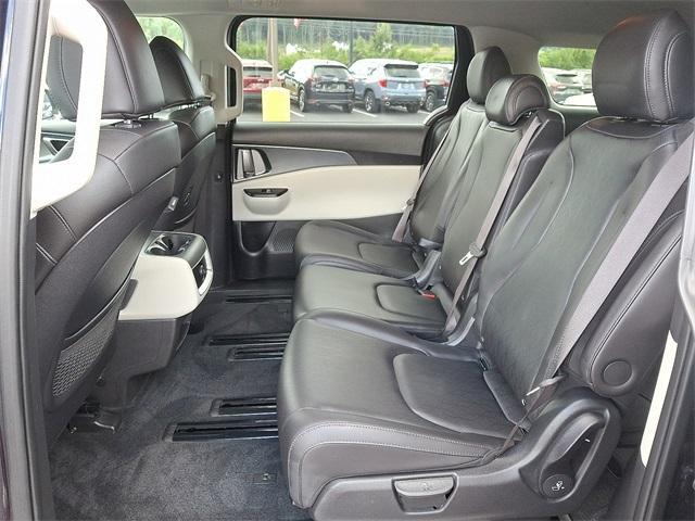 used 2024 Kia Carnival car, priced at $33,985