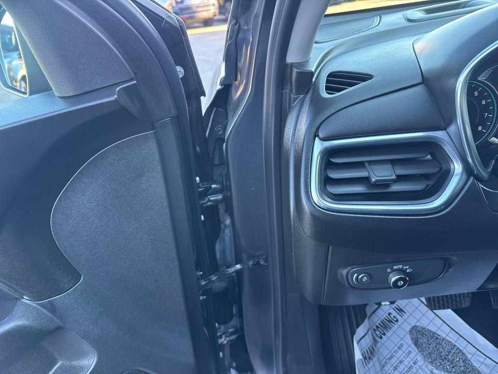 used 2022 Chevrolet Equinox car, priced at $18,879