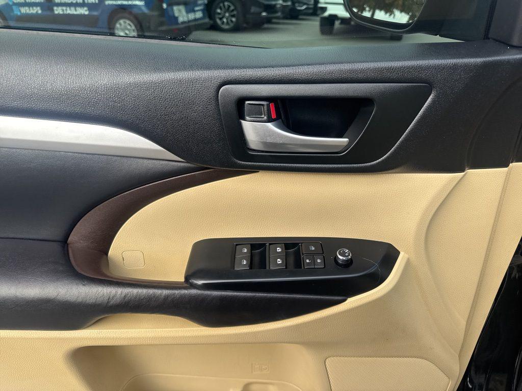 used 2017 Toyota Highlander car, priced at $18,924