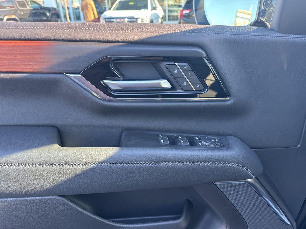 new 2025 GMC Yukon XL car, priced at $89,760