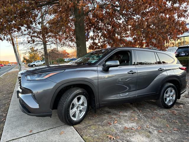 used 2022 Toyota Highlander car, priced at $28,837