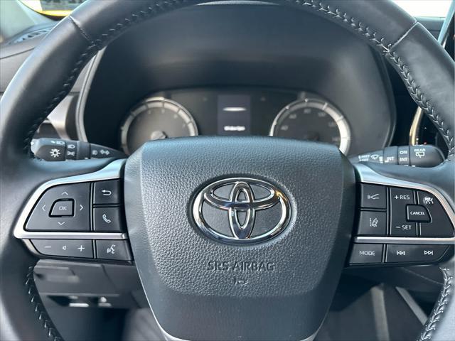 used 2022 Toyota Highlander car, priced at $28,837