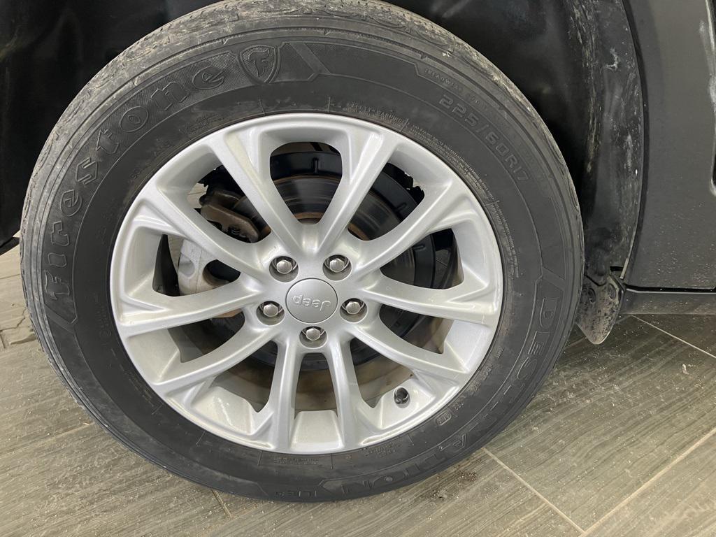 used 2020 Jeep Cherokee car, priced at $14,900