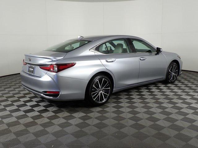 used 2024 Lexus ES 300h car, priced at $43,919