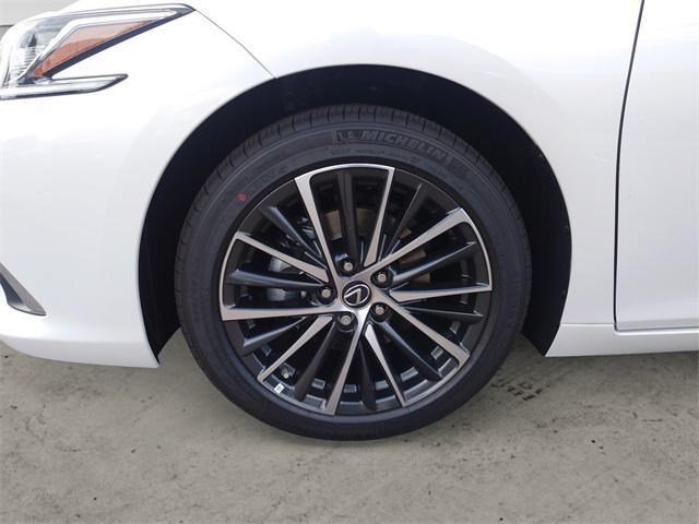 new 2025 Lexus ES 300h car, priced at $51,344