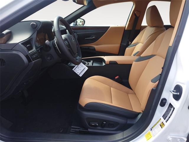 new 2025 Lexus ES 300h car, priced at $51,344