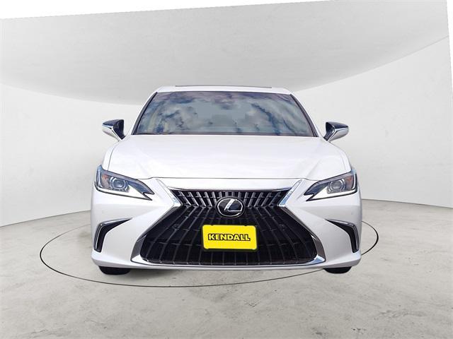 new 2025 Lexus ES 300h car, priced at $51,344