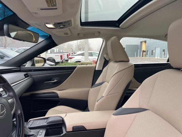 used 2019 Lexus ES 300h car, priced at $29,876