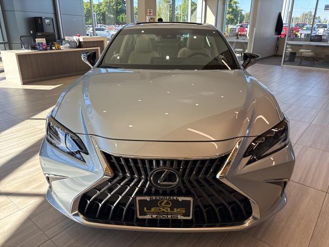 new 2025 Lexus ES 300h car, priced at $52,144