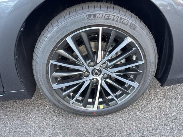 new 2025 Lexus ES 300h car, priced at $51,324