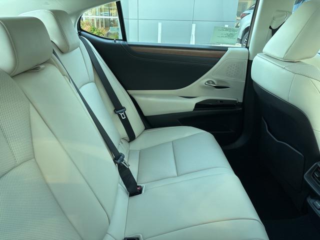 new 2025 Lexus ES 300h car, priced at $51,324