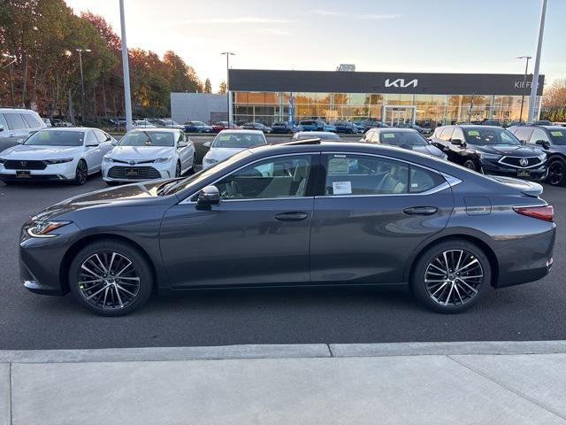 new 2025 Lexus ES 300h car, priced at $51,324