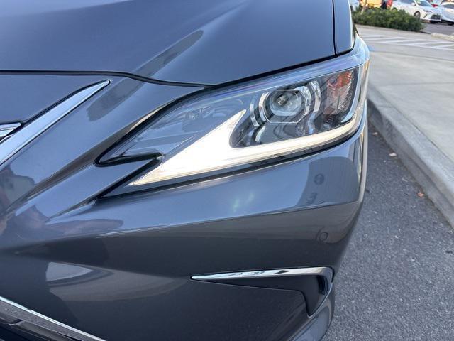 new 2025 Lexus ES 300h car, priced at $51,324
