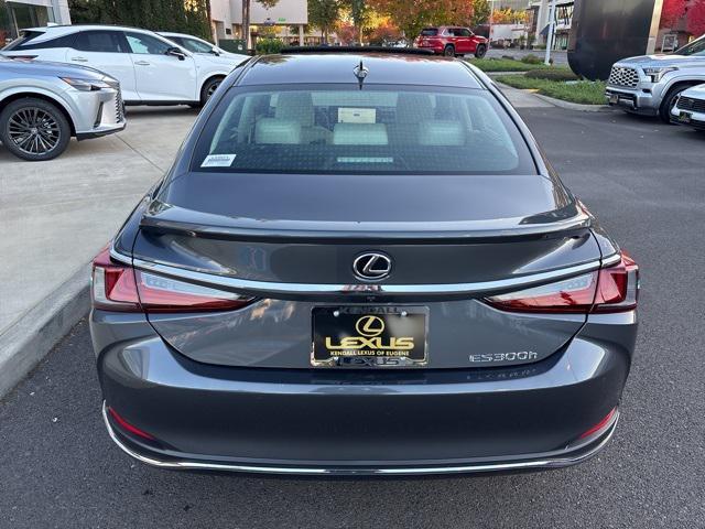 new 2025 Lexus ES 300h car, priced at $51,324