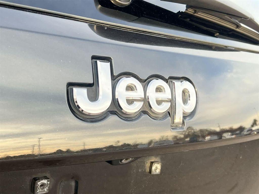 used 2016 Jeep Grand Cherokee car, priced at $15,495