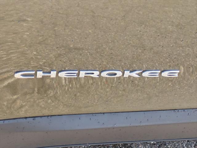 used 2015 Jeep Cherokee car, priced at $10,995