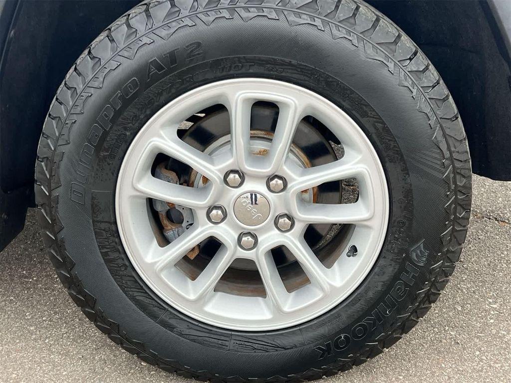 used 2018 Jeep Grand Cherokee car, priced at $14,495