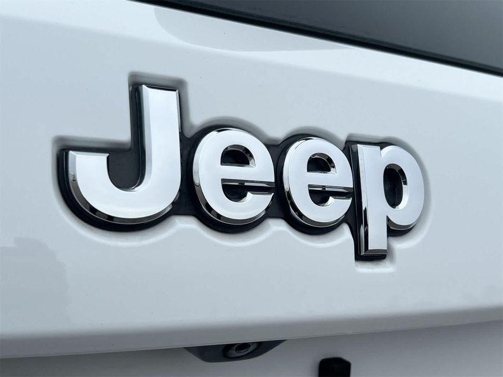 used 2018 Jeep Grand Cherokee car, priced at $14,495