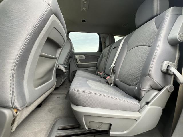 used 2011 Chevrolet Traverse car, priced at $1,500