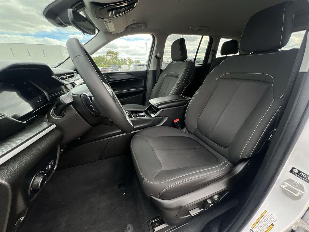 used 2023 Jeep Grand Cherokee car, priced at $28,995