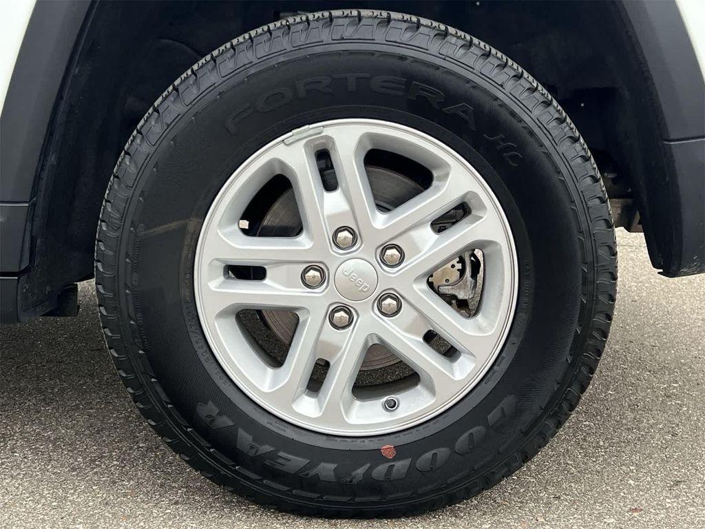 used 2023 Jeep Grand Cherokee car, priced at $28,995