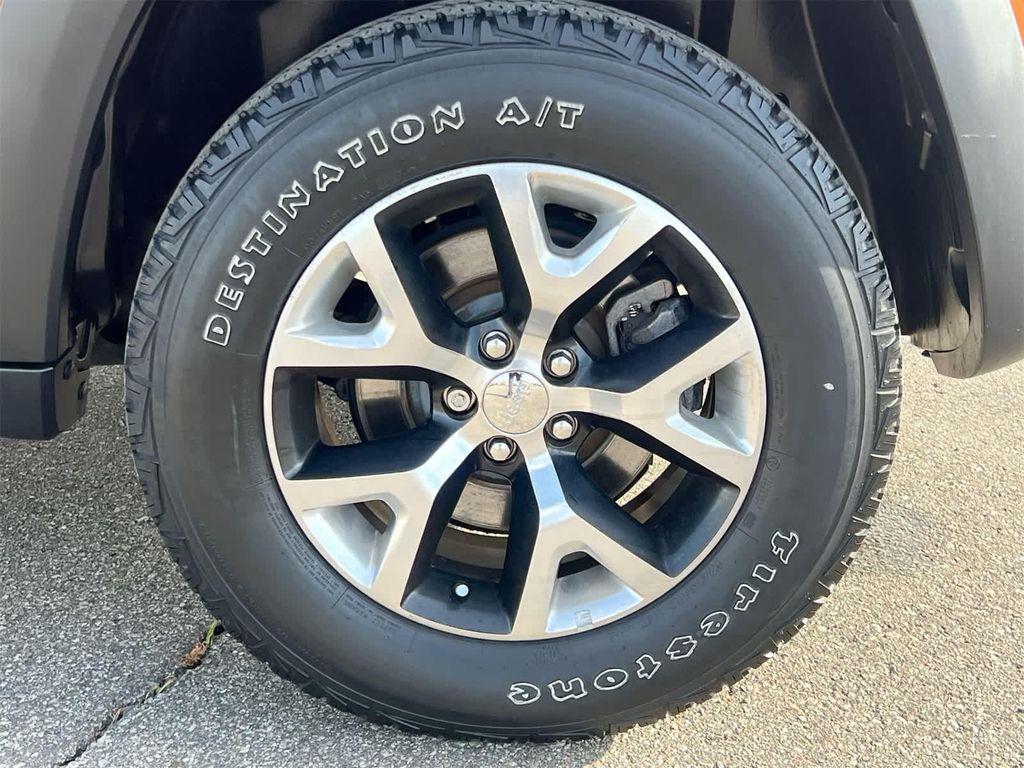 used 2015 Jeep Cherokee car, priced at $11,995