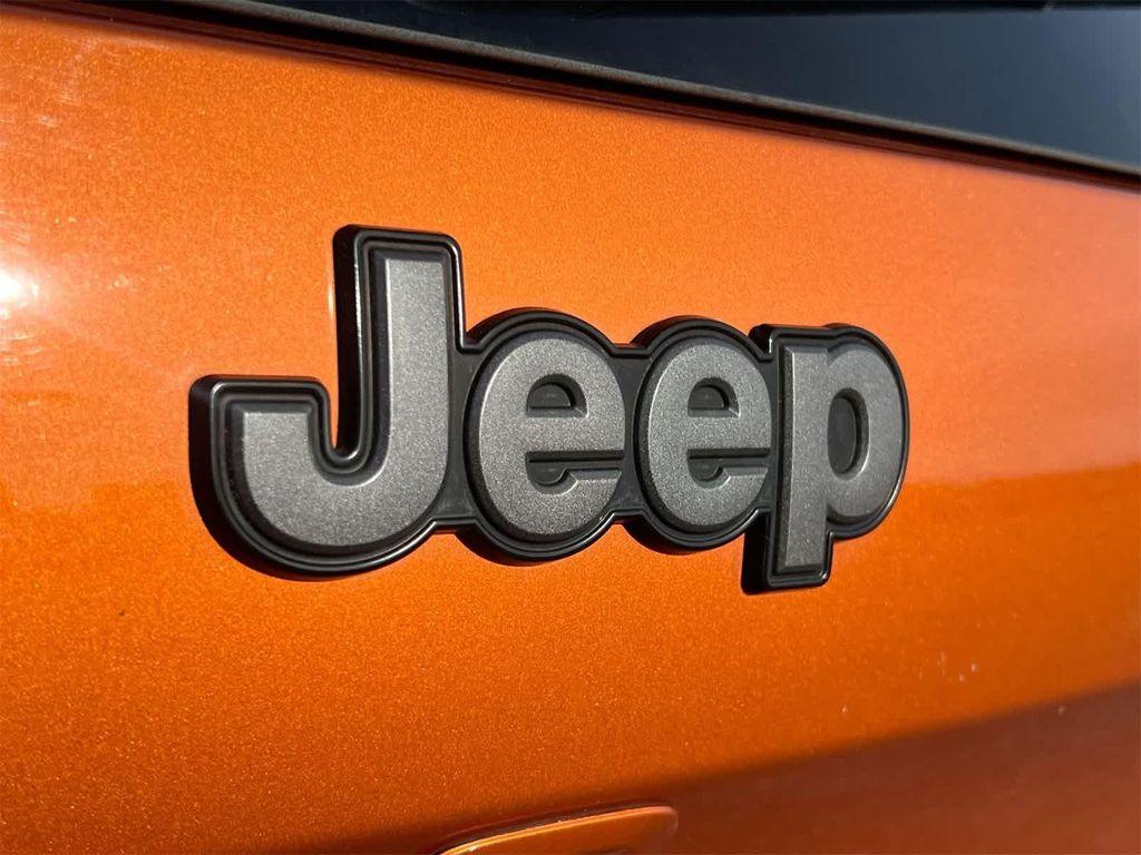 used 2015 Jeep Cherokee car, priced at $11,995