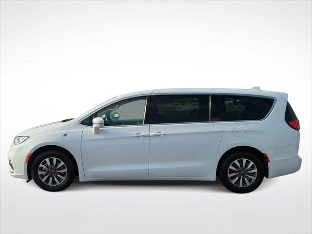 used 2022 Chrysler Pacifica Hybrid car, priced at $19,495