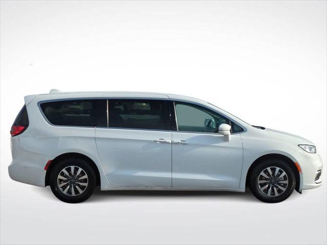 used 2022 Chrysler Pacifica Hybrid car, priced at $19,495