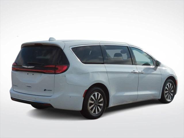 used 2022 Chrysler Pacifica Hybrid car, priced at $19,495