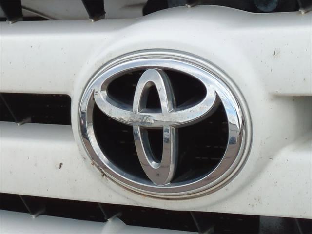 used 2006 Toyota Highlander car, priced at $2,500