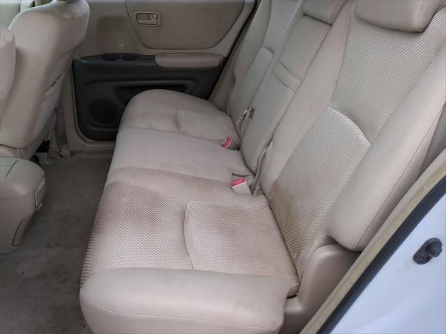 used 2006 Toyota Highlander car, priced at $2,500