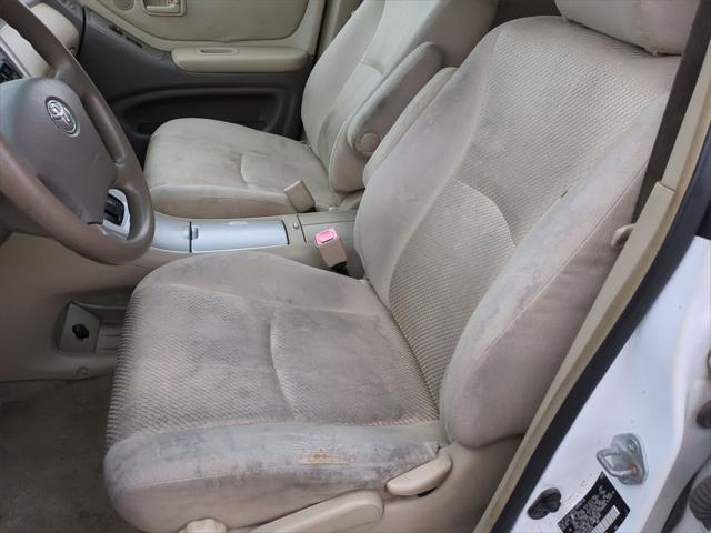 used 2006 Toyota Highlander car, priced at $2,500