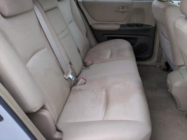 used 2006 Toyota Highlander car, priced at $2,500