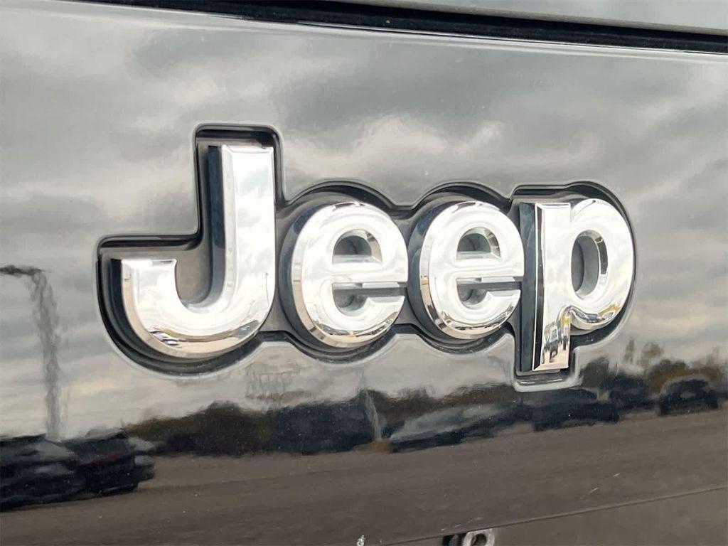 used 2019 Jeep Cherokee car, priced at $13,995