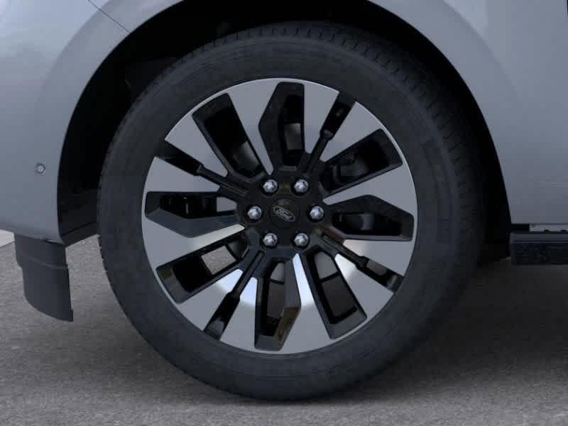 new 2025 Ford Expedition car, priced at $75,150