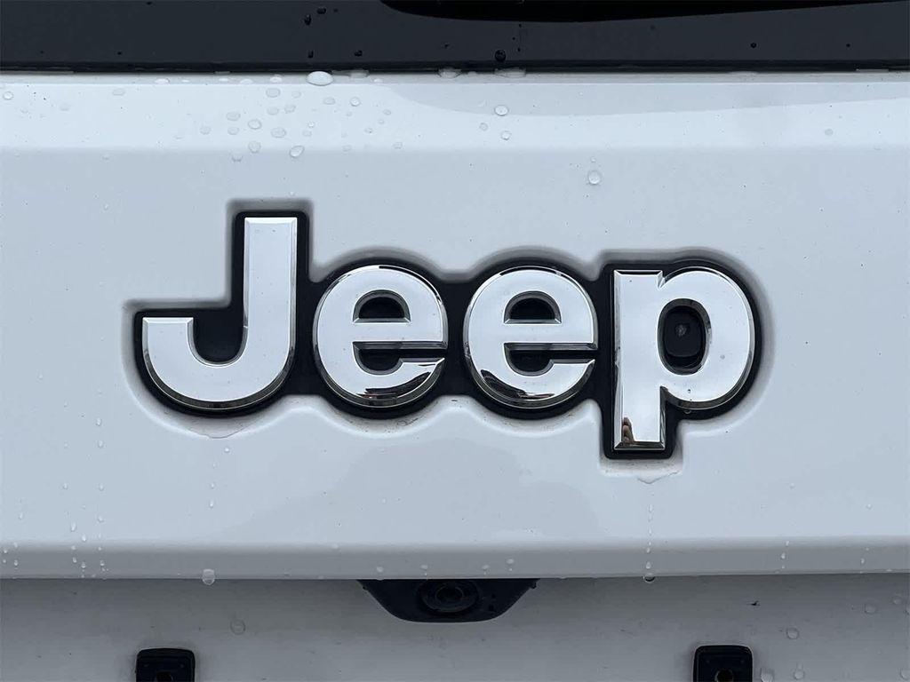 used 2022 Jeep Grand Cherokee car, priced at $27,495