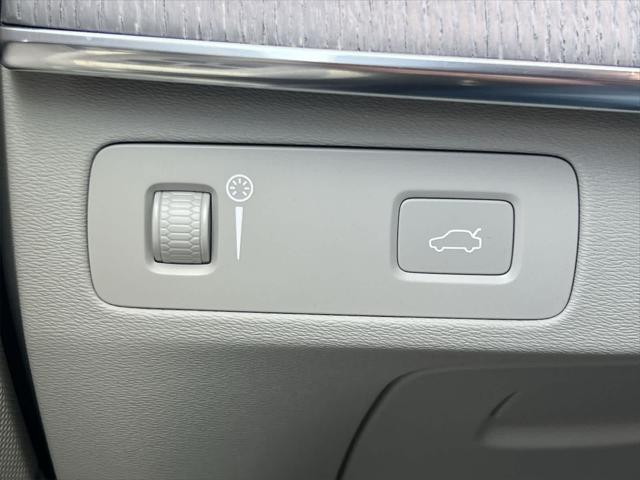used 2022 Volvo XC90 car, priced at $43,495