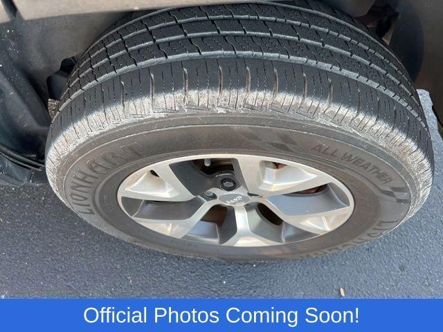 used 2016 Jeep Cherokee car, priced at $10,292